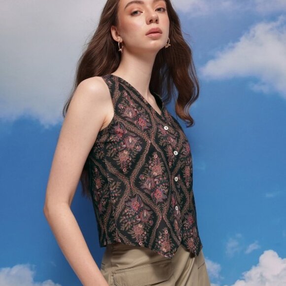 Black & Red Printed Women's V-Neck Vest, Sleeveless Polyester Top with Buttons - Picture 4 of 7